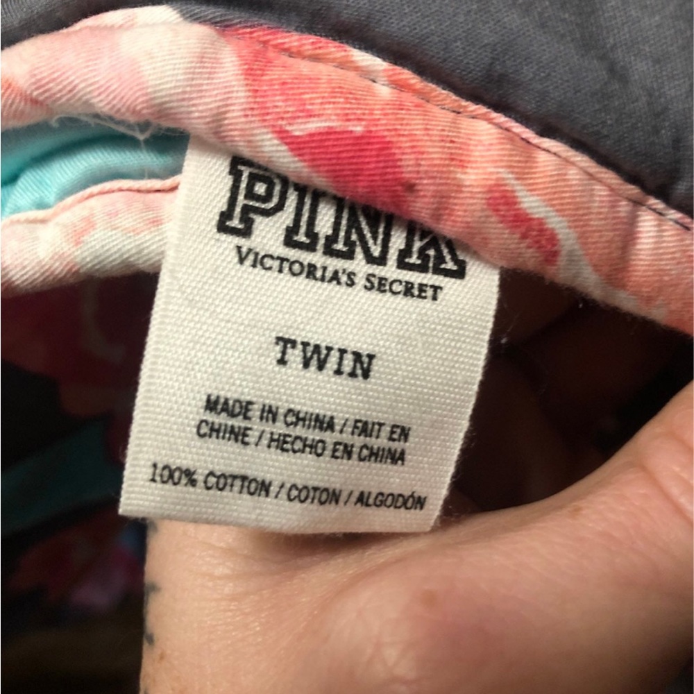 Victoria's Secret PINK floral twin reversible comforter set - Picture 7 of 7